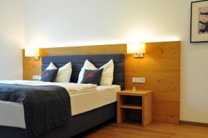 Ruhige Ferienwohnung mit Garten und Garage in Privatvilla