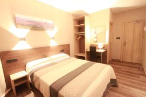 Hotel, H de lAnton