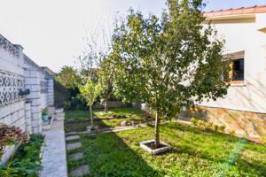 Cómodo y coqueto chalet con jardín en Argoños