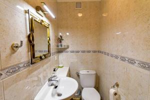 Cómodo y coqueto chalet con jardín en Argoños