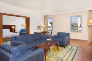 Executive Suite room in Courtyard by Marriott Dubai, Green Community