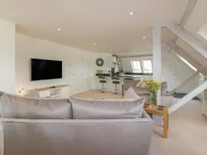 Stores & Supplies - 华沙韦