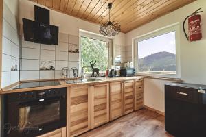 Domek "SKI" z widokiem na góry, sauną i jacuzzi