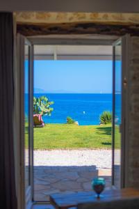 The Beach House Kaminaki