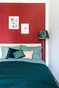 Colorful Apartment Facing Green Courtyard