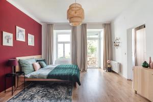 Colorful Apartment Facing Green Courtyard