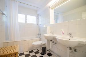 Linda 8 by Arosa Holiday