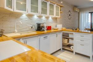 Lovely 3BD flat with PARKING and SEA VIEW by Flаt Manаger