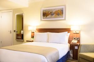Standard Double Room - Disability Access room in Holiday Inn Portsmouth an IHG Hotel
