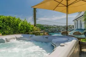 Luxury Victorian school with views of Harbour - Penpillick