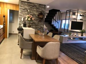 Apartamento de Cobertura Frente ao Lago