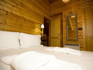 Chalet (4 Adults)