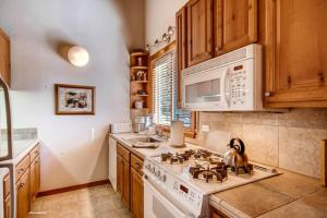 Less Than 1 Mile to Northstar Resort Getaway with Balconies