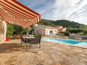 Villas Classy Villa in Roquebrun with Swimming Pool : photos des chambres