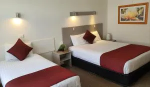 Cobb Inlander Motel - Hay