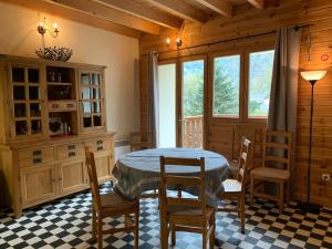 Maisons de vacances Ferme Noemie (Bourg d'Oisans) : photos des chambres