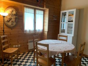 Maisons de vacances Ferme Noemie (Bourg d'Oisans) : photos des chambres