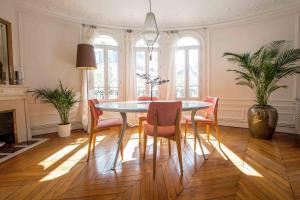 Veeve - Pastel Pinks in Paris