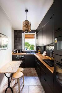 Veeve - Pastel Pinks in Paris