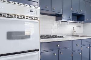 Large Patio with Ocean Views Beach Block Parking Unit 3