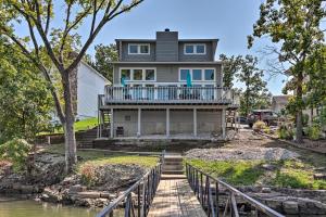 Private Boat Dock and Deck Lakefront Home!
