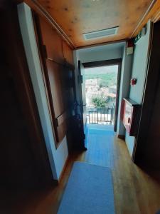 Large Attic (4-6 Adults)