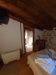 Large Attic (4-6 Adults)