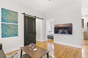 Newly Renovated 1BR Apt in Ideal Location - Belmont E1