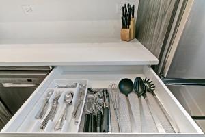 Newly Renovated 1BR Apt in Ideal Location - Belmont E1