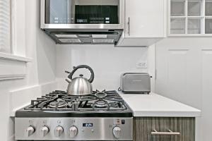Newly Renovated 1BR Apt in Ideal Location - Belmont E1