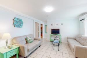 Five Bedroom House room in Aqua Breeze Retreat