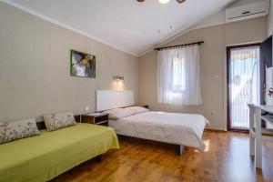 One-Bedroom Apartment with Terrace room in Apartments by the sea Artatore Losinj - 7934