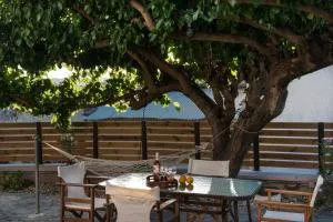 Maro's Village Private Stone Villa - Bapiólos