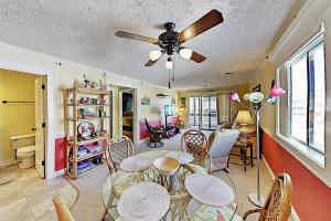 Two-Bedroom Apartment room in Shipwatch Pointe I Beach Condo with Pool & Hot Tub condo