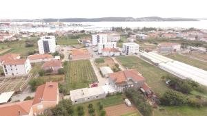  Roso apartment with sea view, Unterkunft in Trogir