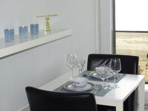 Modern studio direct Seaview & free parking