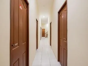 RedDoorz near BG Junction Surabaya - Kandangsapi