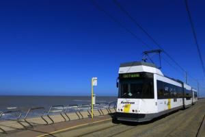 Modern studio direct Seaview & free parking