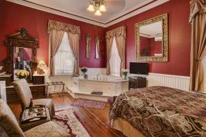 Gaston Queen Room room in McMillan Inn