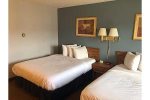 Queen Room with Two Queen Beds room in OYO Hotel Glendive - Yellowstone River