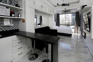 Studio moderno com vista privilegiada para a praia