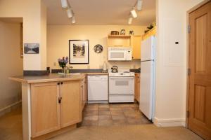8176 Silver Mill condo