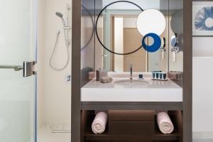 Deluxe Double Room with Park View room in Wyndham Dubai Deira