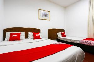 Standard Triple Room room in OYO 89562 Hotel Shalimar