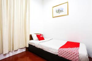 Standard Single Room room in OYO 89562 Hotel Shalimar