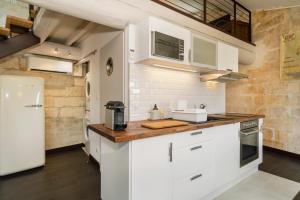 Saint Eloi - duplex centre historique de VILLENEUVE LES AVIGNON