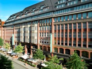 Park Hyatt hotel, 
Hamburg, Germany.
The photo picture quality can be
variable. We apologize if the
quality is of an unacceptable
level.