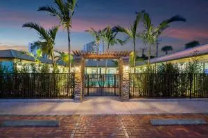 Bermuda Bungalows (Tropical Island Getaway) - بالم بيتش شورز