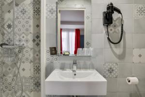 Hotels Hotel Riviera Elysees : photos des chambres