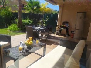 VILLA RIVIERA CON PISCINA PRIVADA JUNTO AL CAMPO DE GOLF